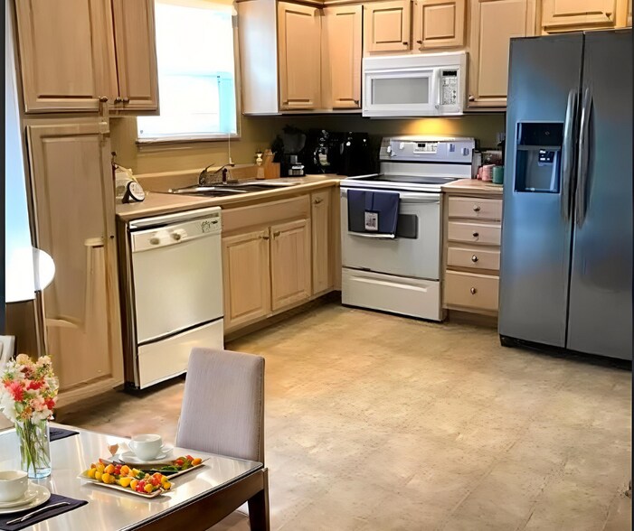 Building Photo - 1643 SW Mission Rd