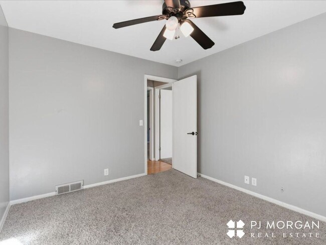 Building Photo - Adorable Westside Home Just Steps from Rockbrook Village!