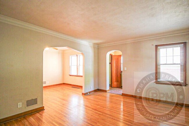 Building Photo - 2 Story 3 Bedroom 2 Bathroom home in the h...