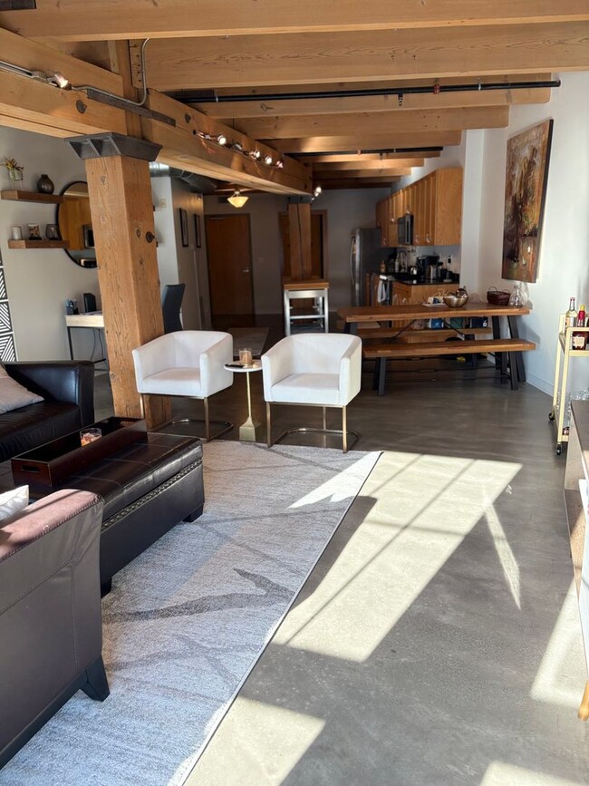 Building Photo - One bed, one bath loft-style condo in the ...