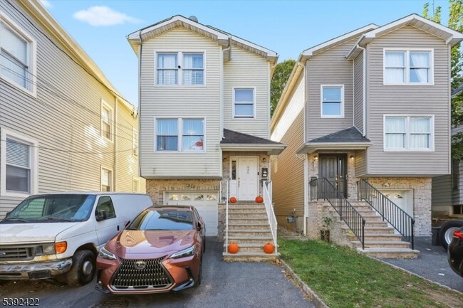 Building Photo - 245 Burgess Pl