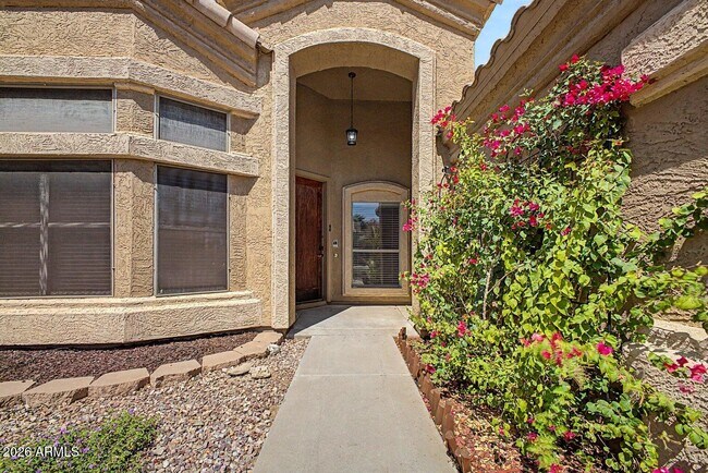 Building Photo - 1320 E Cottonwood Ln