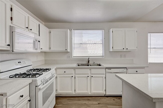 Building Photo - 8213 Mt Brodie Cir