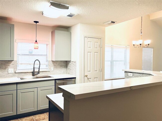 Building Photo - 17311 Stone Peaks Dr