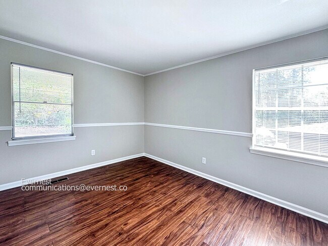 Building Photo - 976 Ridgewood Cir