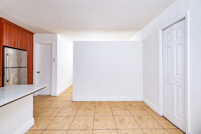 Building Photo - Charming 1-Bedroom Apartment in the Heart ...