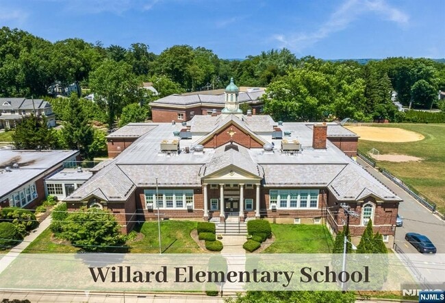 Building Photo - 230 Hillcrest Rd