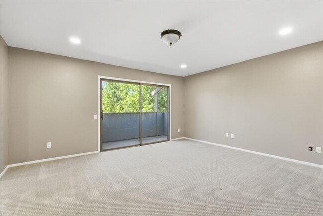 Building Photo - 48 Woodstone Square