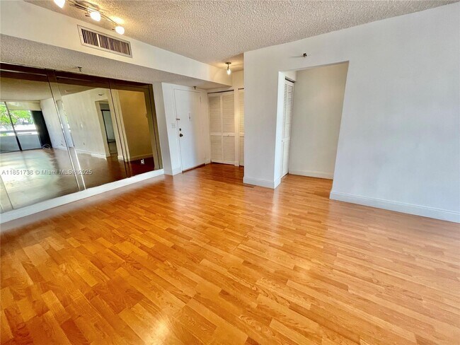 Building Photo - 2501 Brickell Ave