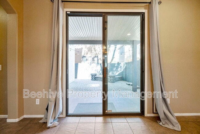 Building Photo - 2314 W Jake Haven