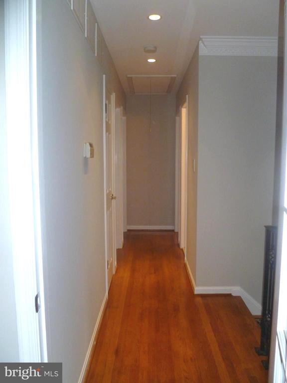 Building Photo - 7115 Warbler Ln