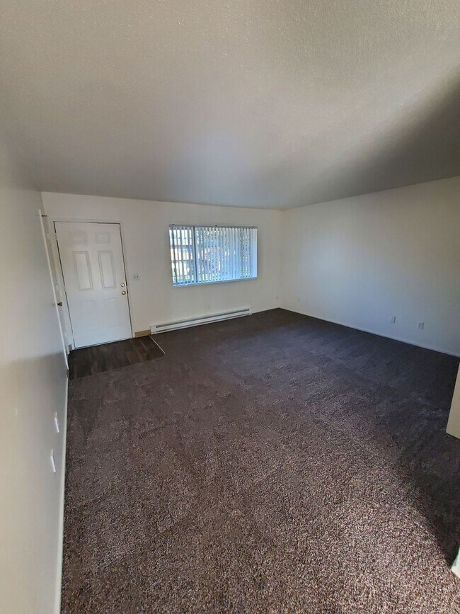 Building Photo - 3930 Iberis St NE