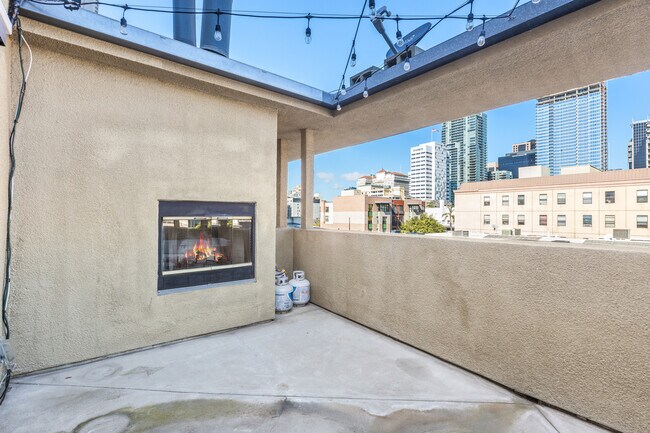Building Photo - 908 G St