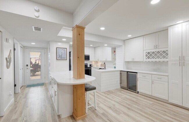 Building Photo - 735 Sandpiper Pl