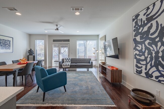 Building Photo - 2 Bed + Flex Room Option in East Dallas Townhome off Greenville Lakewood Neighborhood