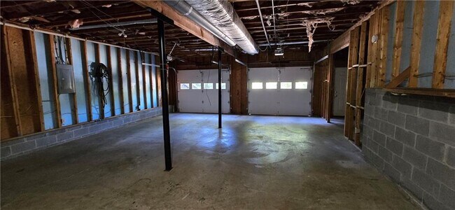 Building Photo - 303 Cacique Ct