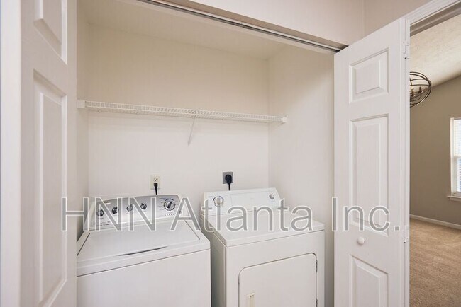 Building Photo - 121 Oak Grove Pl