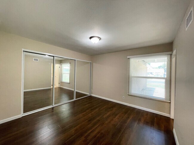 Building Photo - Stunning 4+2 West Hills Home Completely Redone!