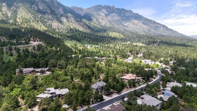 Building Photo - Stunning Broadmoor Estate with Mountain & City Views