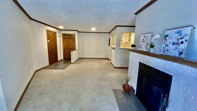 Dining area - 1720 3rd Ave S