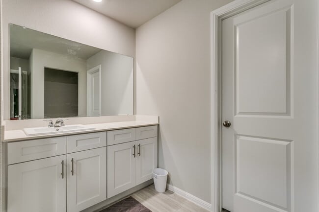 Building Photo - Stylish 4-Bedroom Home in Justin