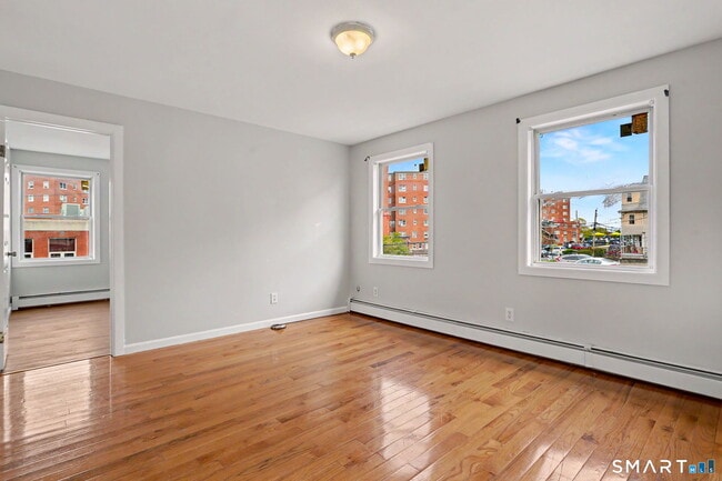Building Photo - 143 Highland Ave