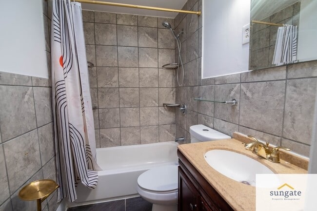 Building Photo - 8666 Oak Rd