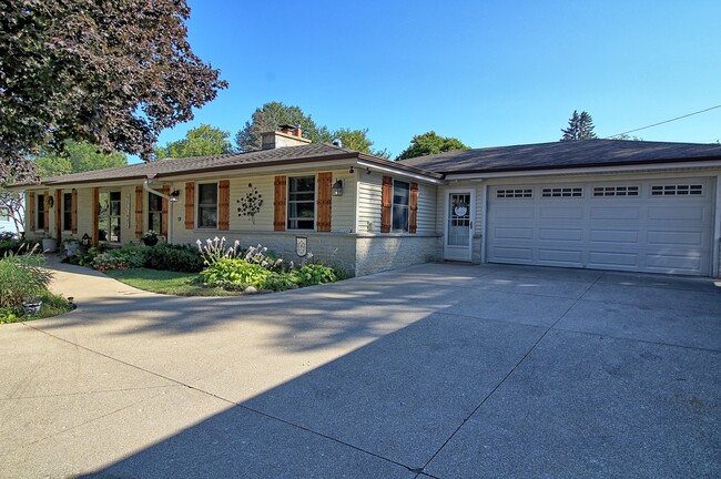 Building Photo - 12049 W Grange Ave