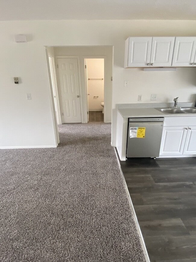 Building Photo - "Cozy 2-Bed Retreat with Charm!"