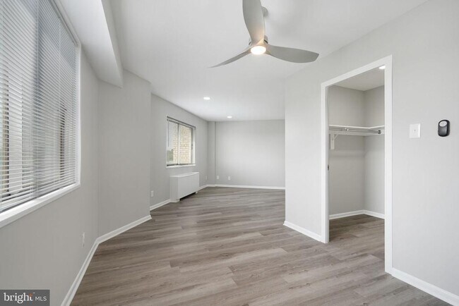 Building Photo - 5340 Holmes Run Pkwy