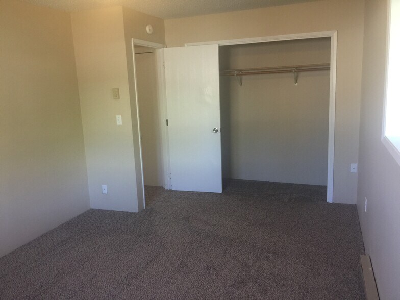 Building Photo - 1804 N Oak St