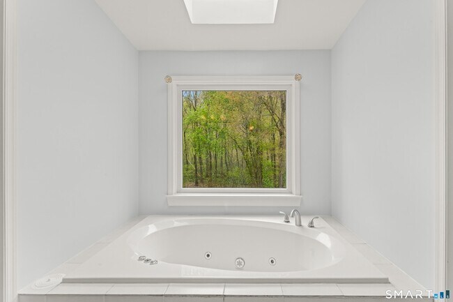 Building Photo - 89 Cranbury Dr