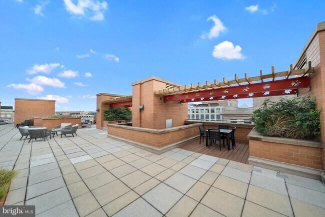 Building Photo - 616 E Street NW Unit 256
