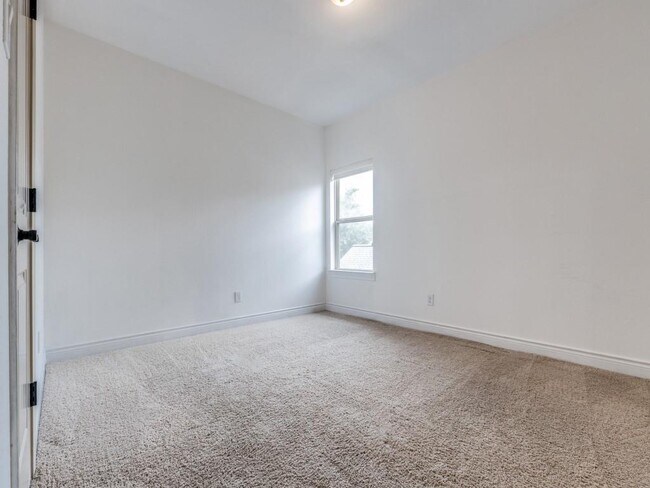 Building Photo - 18619 Duke Lake Dr