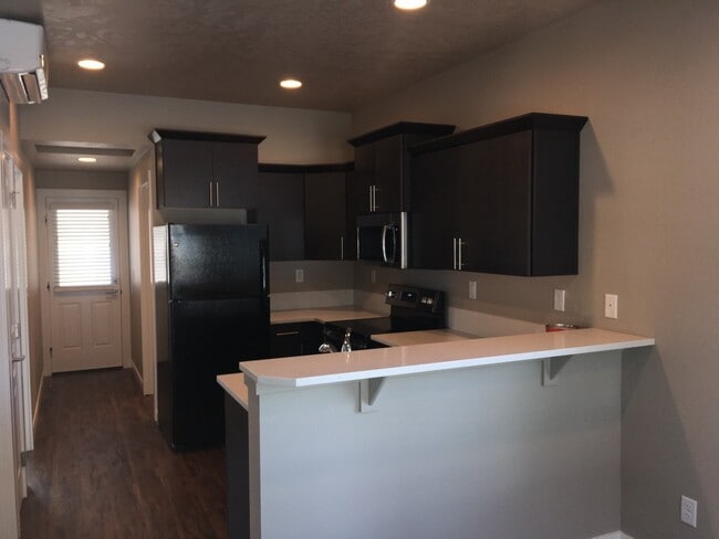 Building Photo - 1575 NE Rumgay Ln