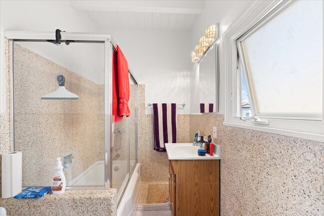 Building Photo - 1131 10th St