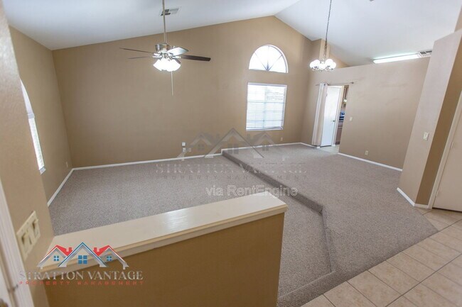 Building Photo - 3950 W Saragosa St