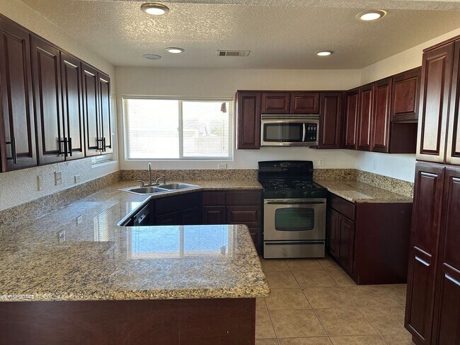 Building Photo - COMING SOON! 3+2+ Bonus Room with attached garage