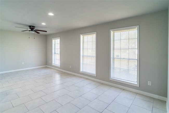 Building Photo - 11623 Rowan Ln