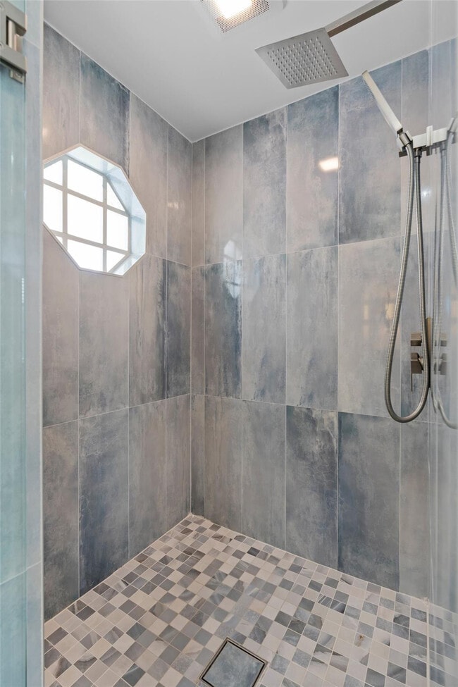 Building Photo - 9010 Gardens Glen Cir