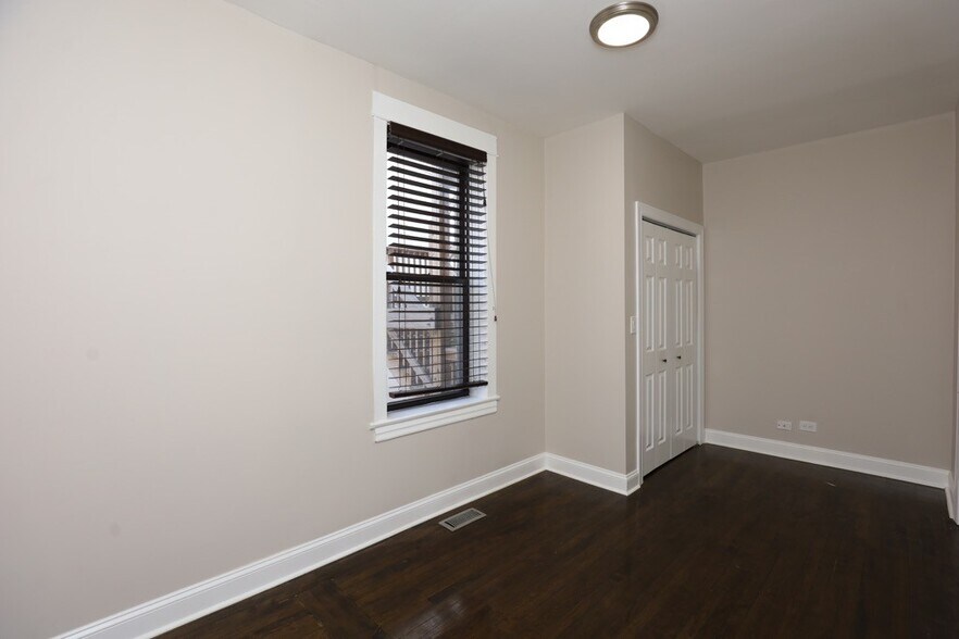 Building Photo - 2019 N Hoyne Ave