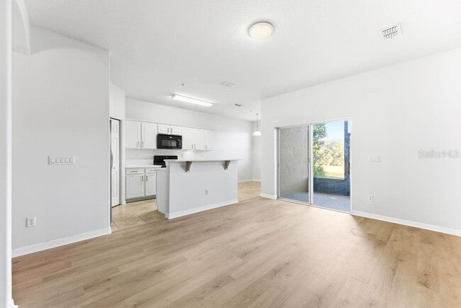 Building Photo - 2795 Oakwater Dr