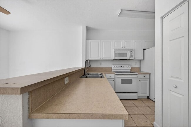 Building Photo - 1575 NE 33rd Ave