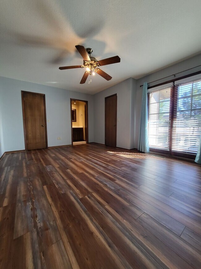 Building Photo - (3) Bed/(2) Bath w/ Storm Shelter! Pets Negotiable!
