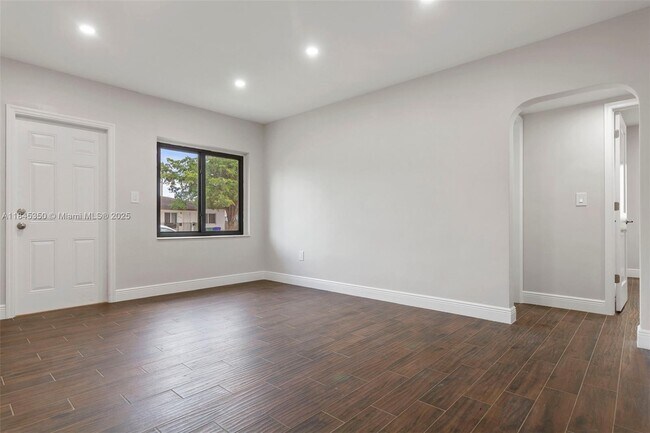 Building Photo - 1134 SW 12th Ct