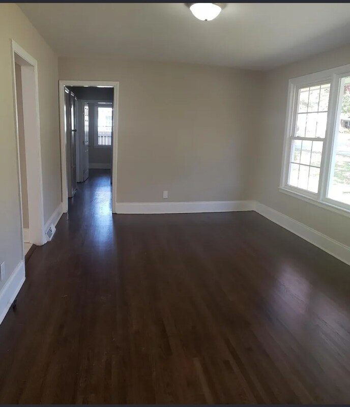 Building Photo - 3119 Eastwood Dr