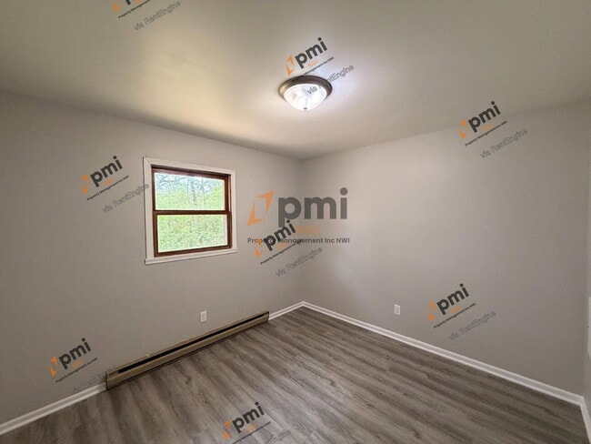 Building Photo - 5372 Plaza Ave