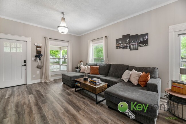 Building Photo - Delano District | Renovated 3 Bedroom 3 Ba...