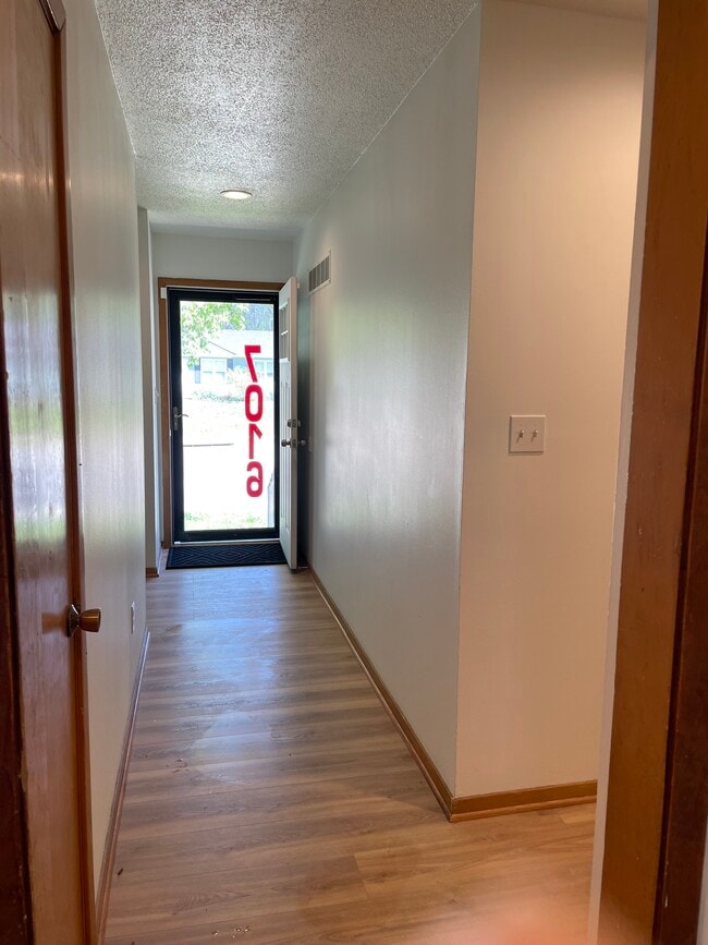 Building Photo - 7016 Antioch Rd