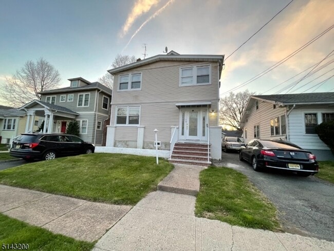 Primary Photo - 19 Meadowbrook Pl